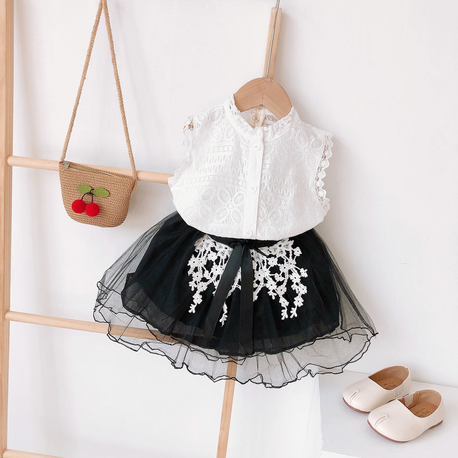 Children's clothing new summer fashion Korean girls lace shirt, For 4-5 Years, Imported From China