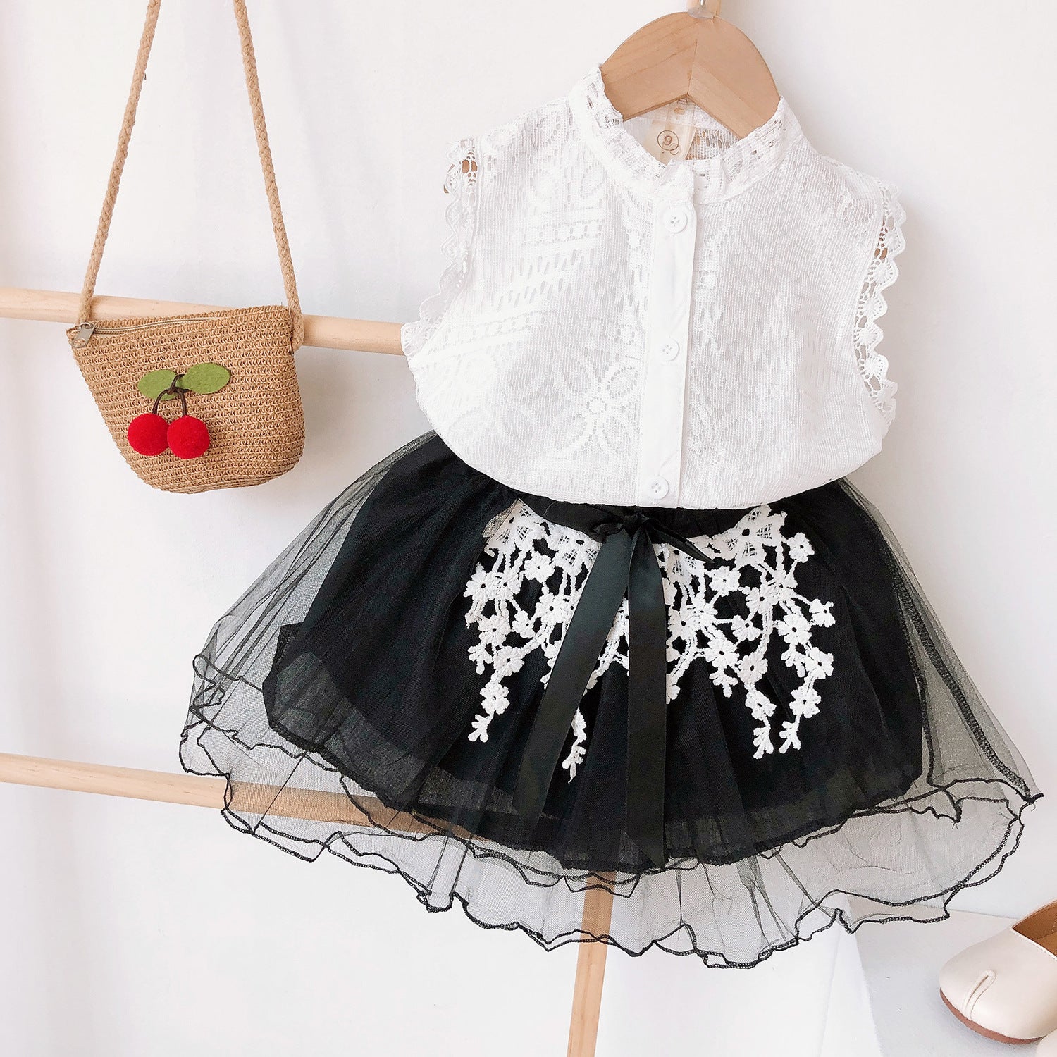 Children's clothing new summer fashion Korean girls lace shirt, For 4-5 Years, Imported From China