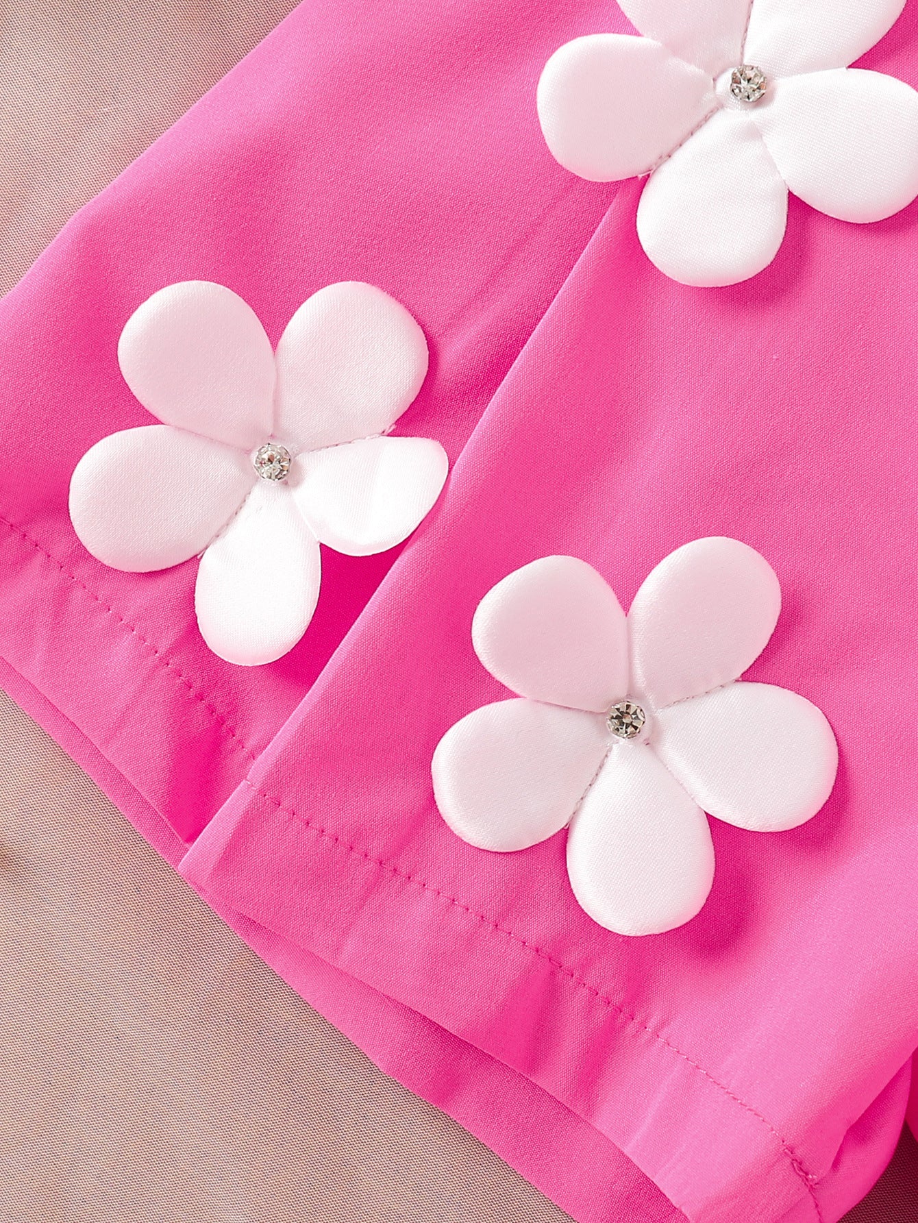 New Girls' Suit One-Shoulder Sleeveless Three-Dimensional Flower Top + Pink Wide-Leg Shorts Children's Fashion Two-Piece Set For 1-5 Years, Imported From China