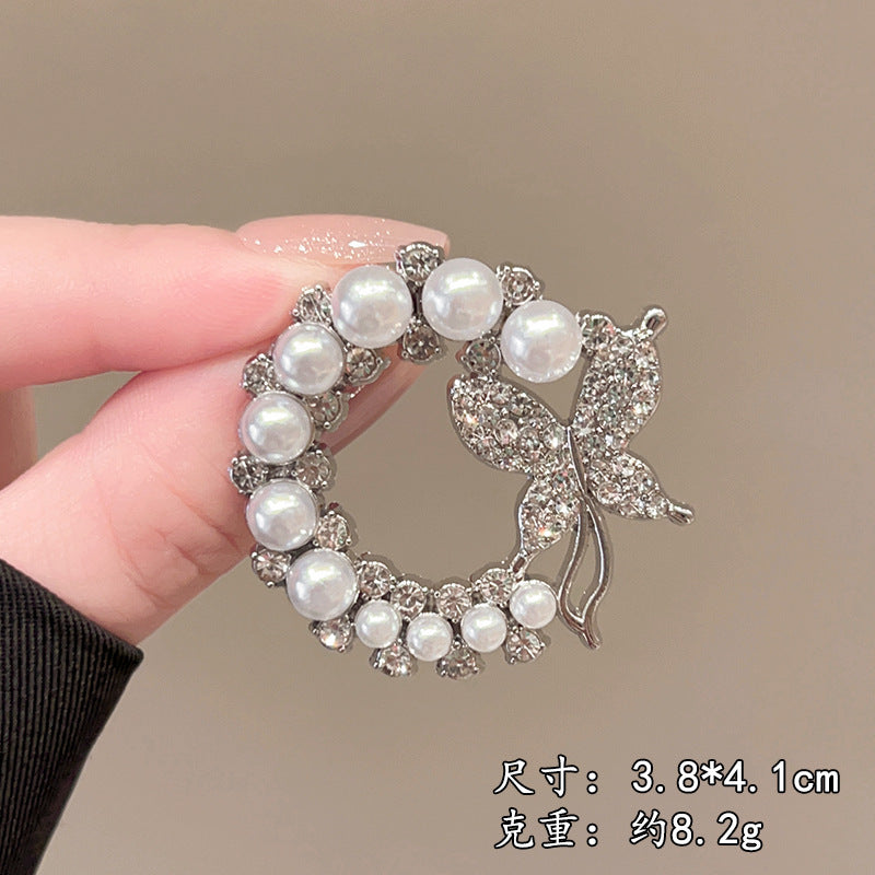 Brooches: High-end, understated luxury, versatile, simple, elegant, perfect for securing clothes, suits, imported from china