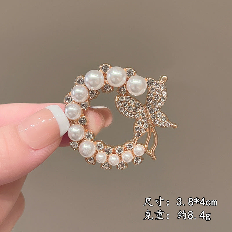 Brooches: High-end, understated luxury, versatile, simple, elegant, perfect for securing clothes, suits, imported from china