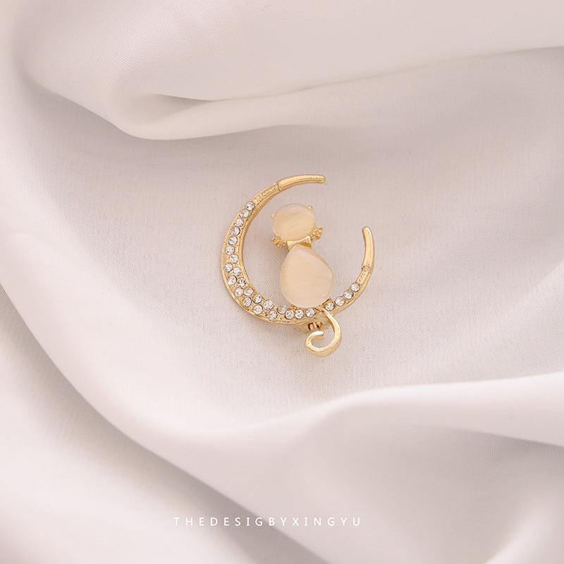 Brooches: High-end, understated luxury, versatile, simple, elegant, perfect for securing clothes, suits, imported from china
