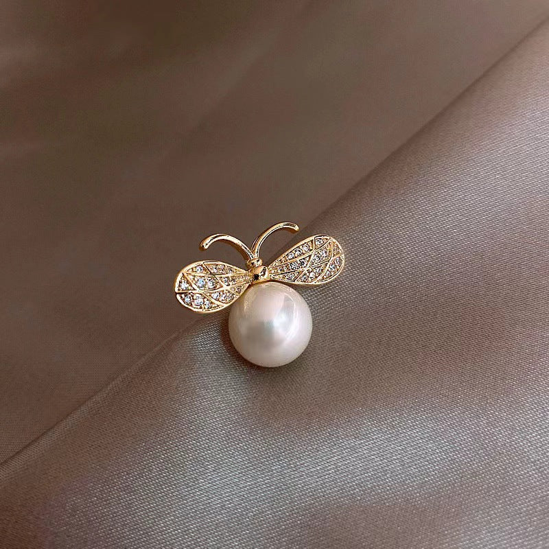 Brooches: High-end, understated luxury, versatile, simple, elegant, perfect for securing clothes, suits, imported from china