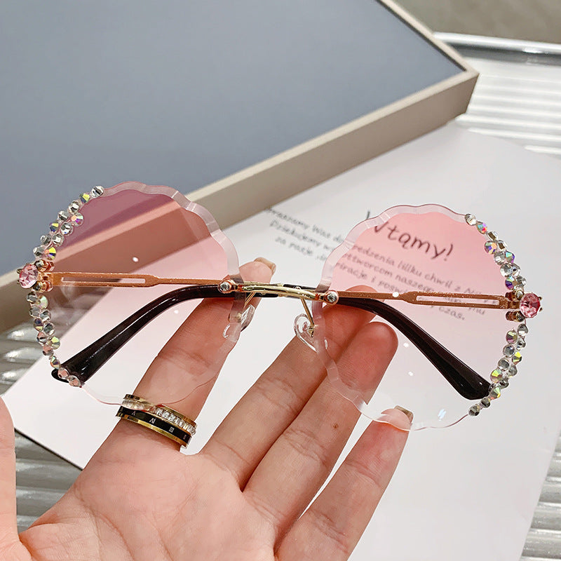 Frameless round sunglasses with cut edges, trendy design, UV protection, imported from china