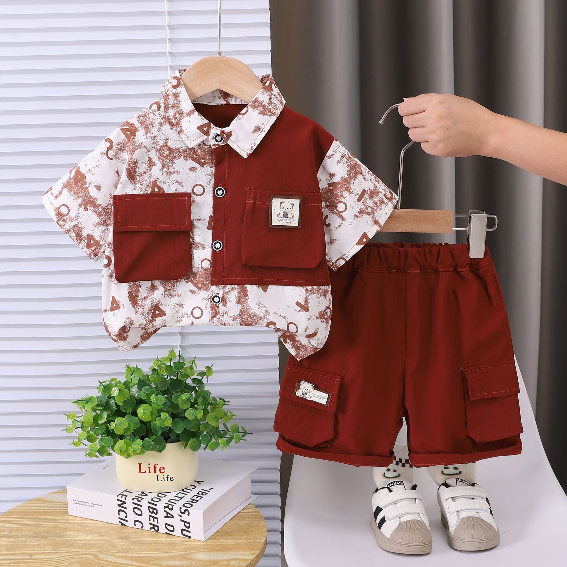 Exclusive boys' summer two-piece set with 3D pockets and random patterned triangle short-sleeved shirt. for 1-2 years, imported from china