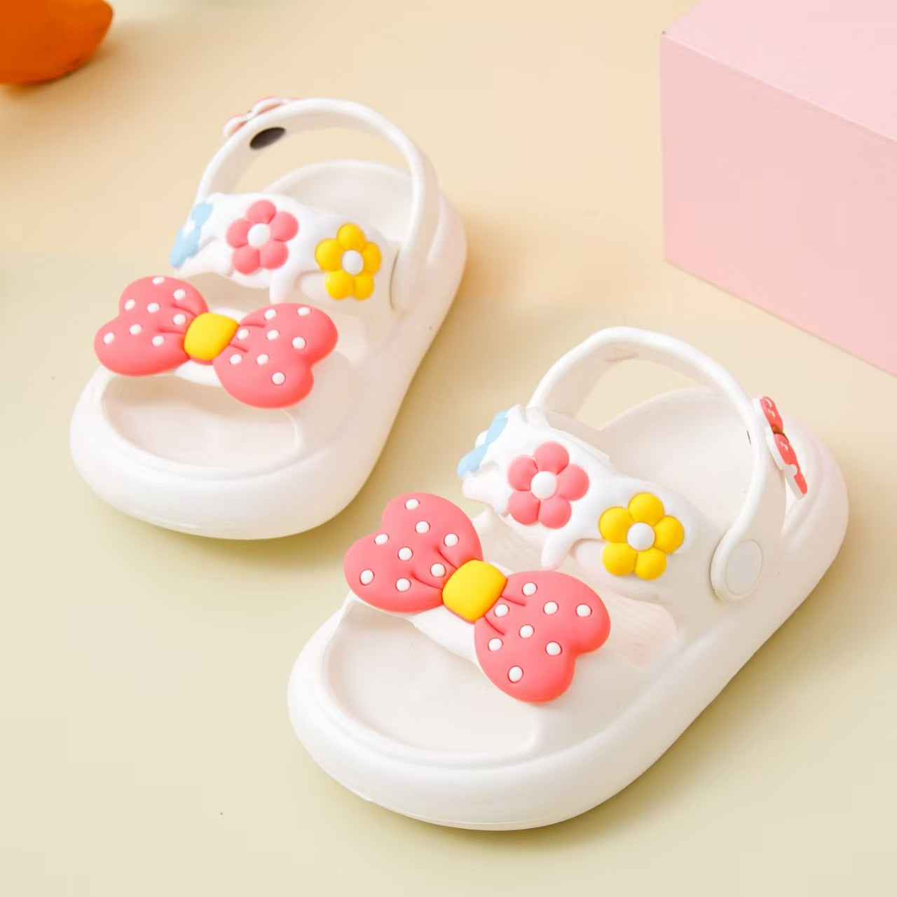 New style girls' sandals, princess children's slippers, baby home non-slip soft 180 size imported from china