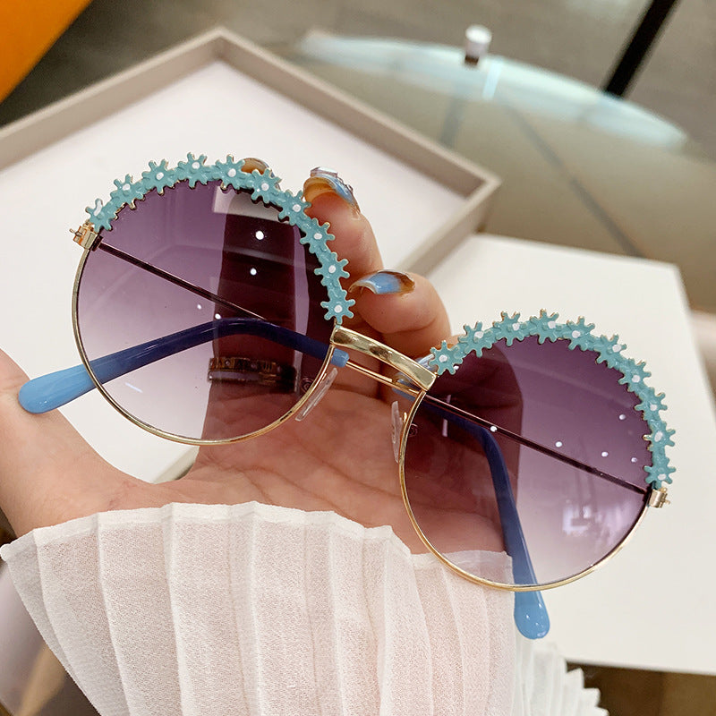 Cool and stylish sunglasses for kids, new trendy Korean-style cross-body sunglasses for babies imported from china